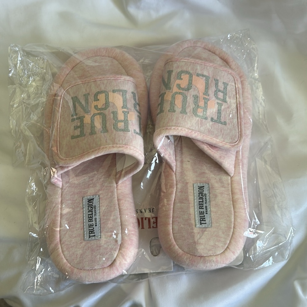 True Religion Pink And Gray Horseshoe Adjustable Strap Slide On Slippers - Picture 12 of 12